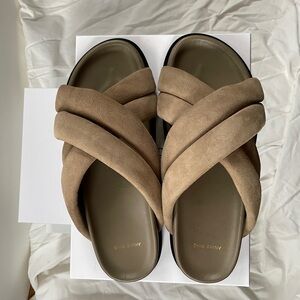 ANINE BING Lizzie Slides NIB with dustbag